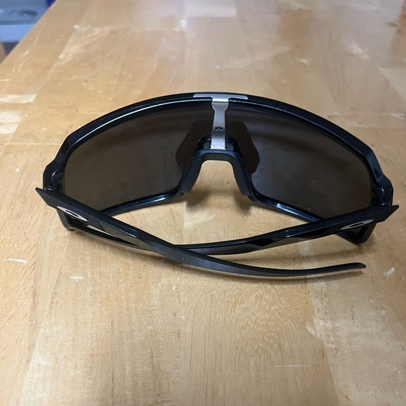 Oakley Sutro - Picture 3 of 3
